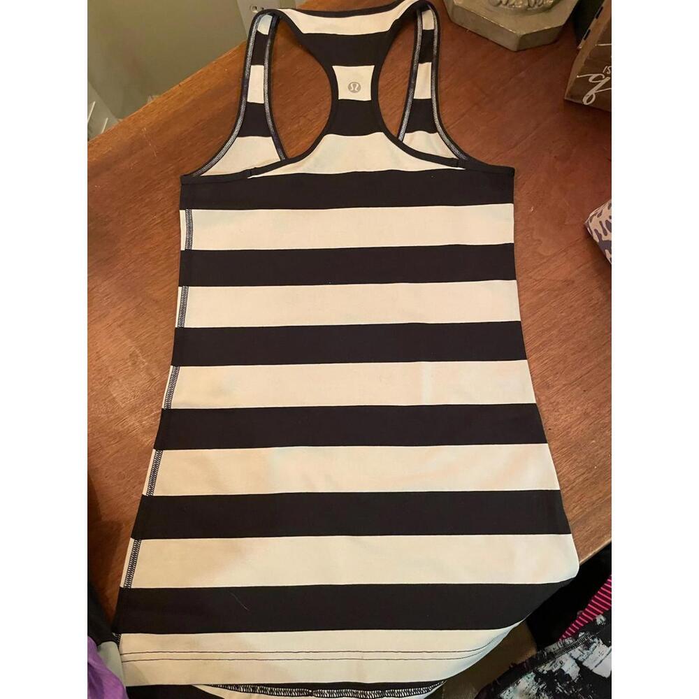 lululemon Women’s Size 6 black white striped tank speedy Athletic Running